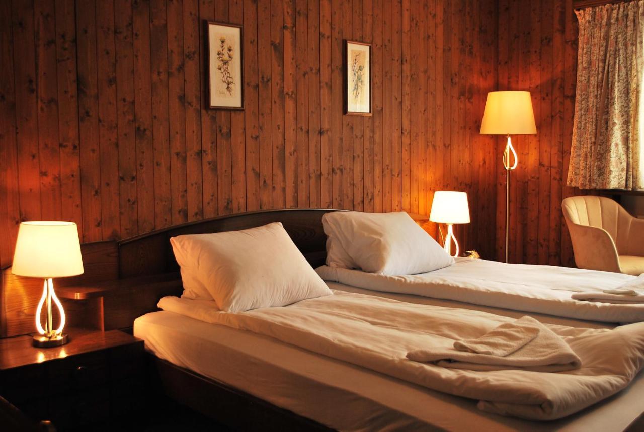 Rooms With Private Bathrooms Saas im Prattigau المظهر الخارجي الصورة